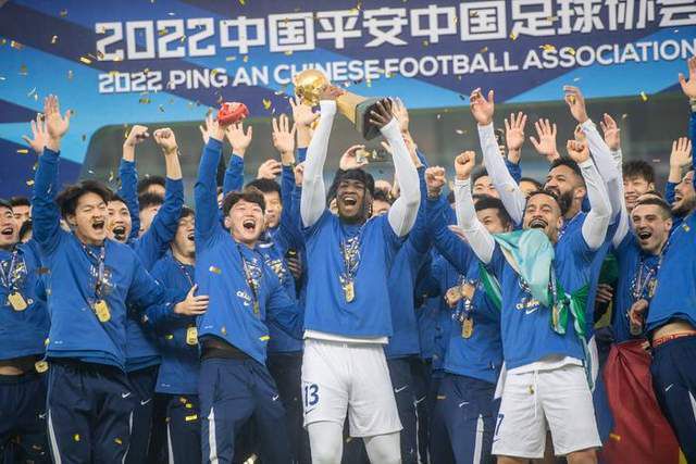 报道称，泽林斯基注定将离开那不勒斯，并自由转会加盟国际米兰。